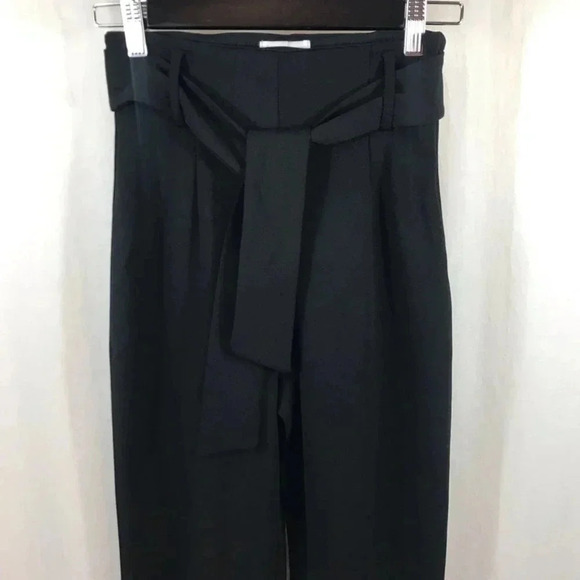 Leith Belted Tapered Ankle Pants in Black - Picture 2 of 10